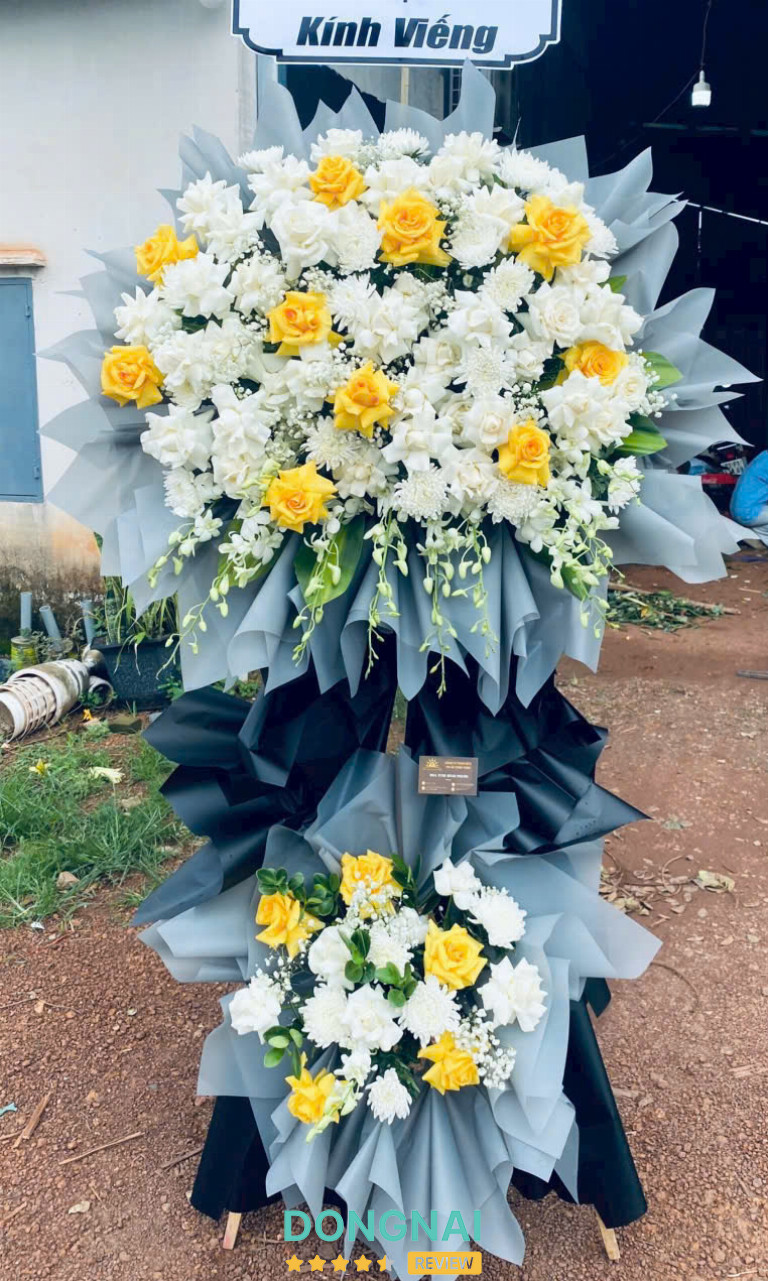 đặt vòng hoa đám tang ở Biên Hòa