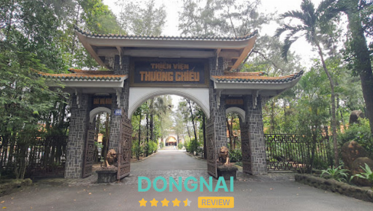 Cổng tam quan Thiền viện Thường Chiếu là biểu tượng đặc trưng của chốn thiền môn tại Đồng Nai.