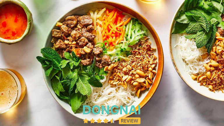 Ưu tiên quán đông khách địa phương