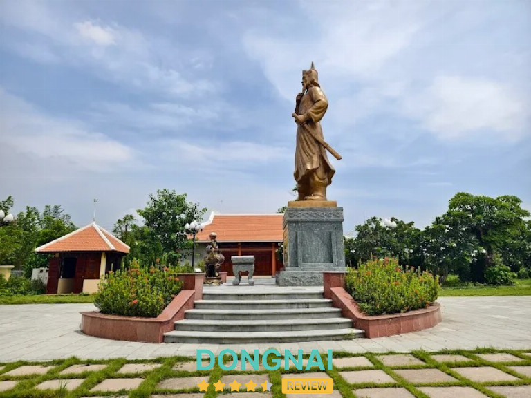 Đền thờ Nguyễn Hữu Cảnh - Trấn Biên 