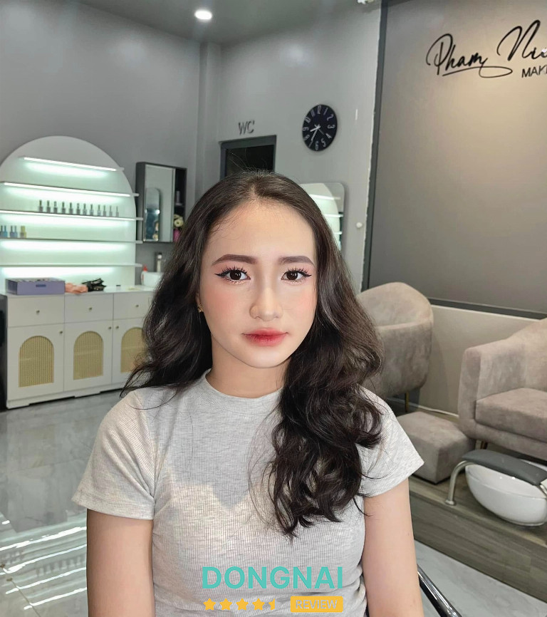 Pham Niem Make up - Ngã 3 hẻm 6 Huỳnh Văn Luỹ