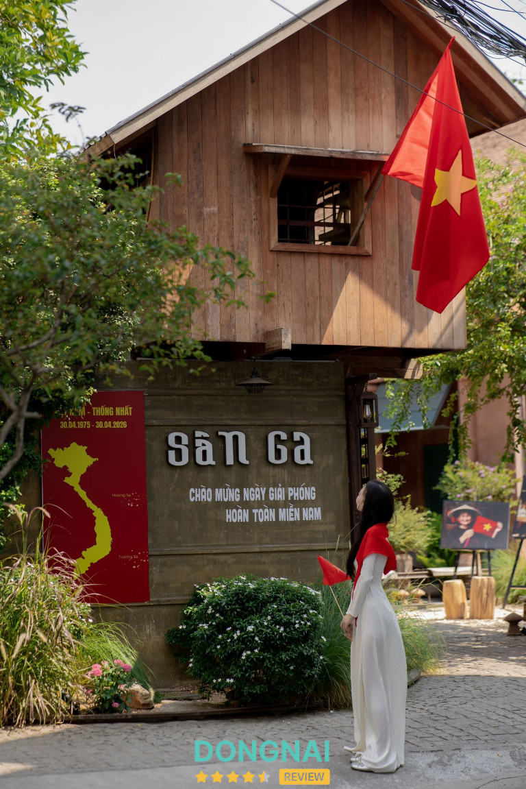 Sân Ga Cafe & Dining - 119/9 Hưng Đạo Vương
