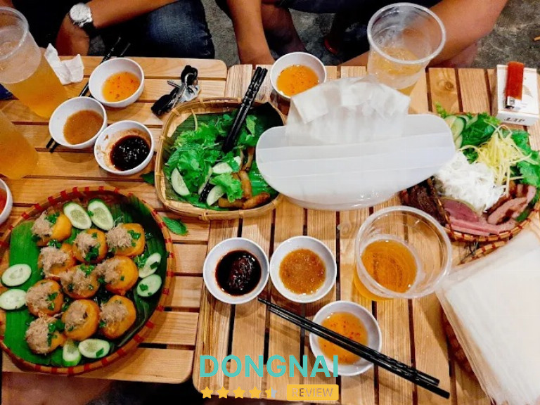 Khu ăn vặt sân banh Đồng Nai - Tam Hiệp 