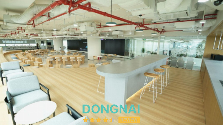 Khu vực Town Hall kết hợp Pantry được bố trí khoa học, nâng cao trải nghiệm nhân viên