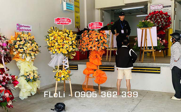 Kệ hoa chúc mừng khai trương ở Đồng Nai