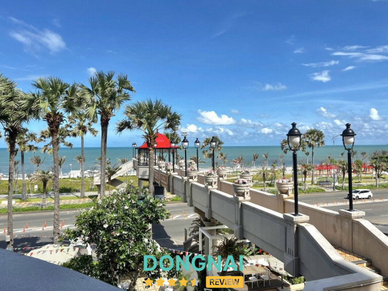 Imperial sở hữu cầu đi bộ kết nối trực tiếp với bãi biển | Nguồn: Imperial Vũng Tàu Hotel