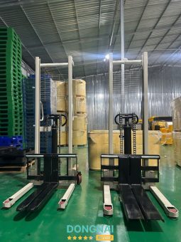 Nên chọn xe nâng tay cao chân rộng hay chân hẹp
