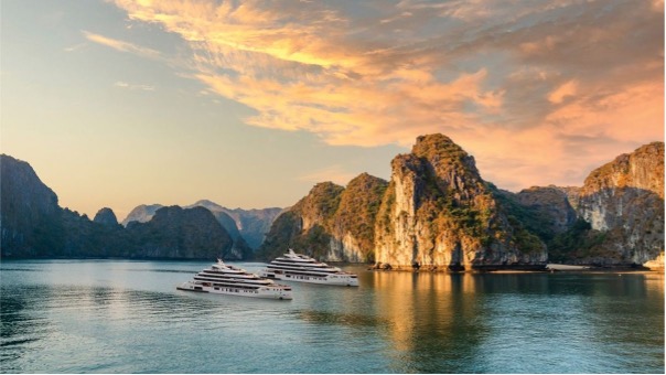 Vịnh Bái Tử Long trong ráng chiều